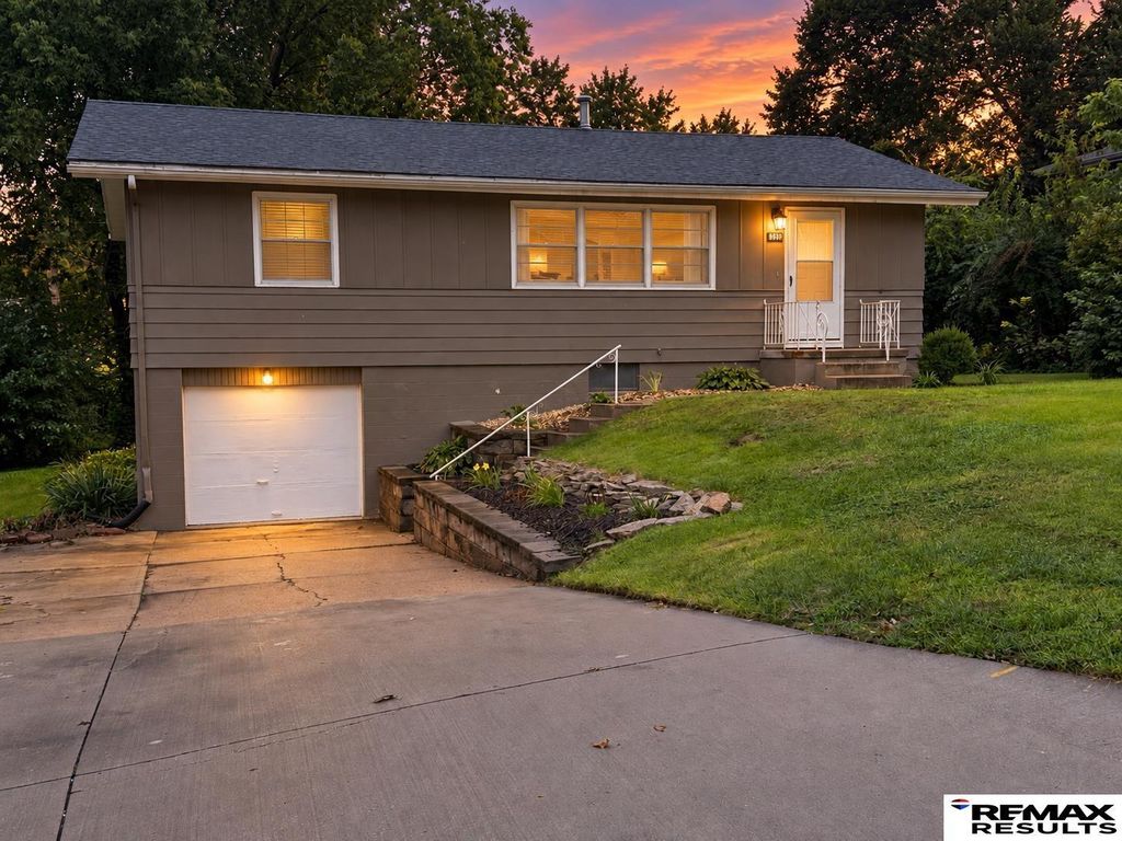8809 Nicholas Street, Omaha