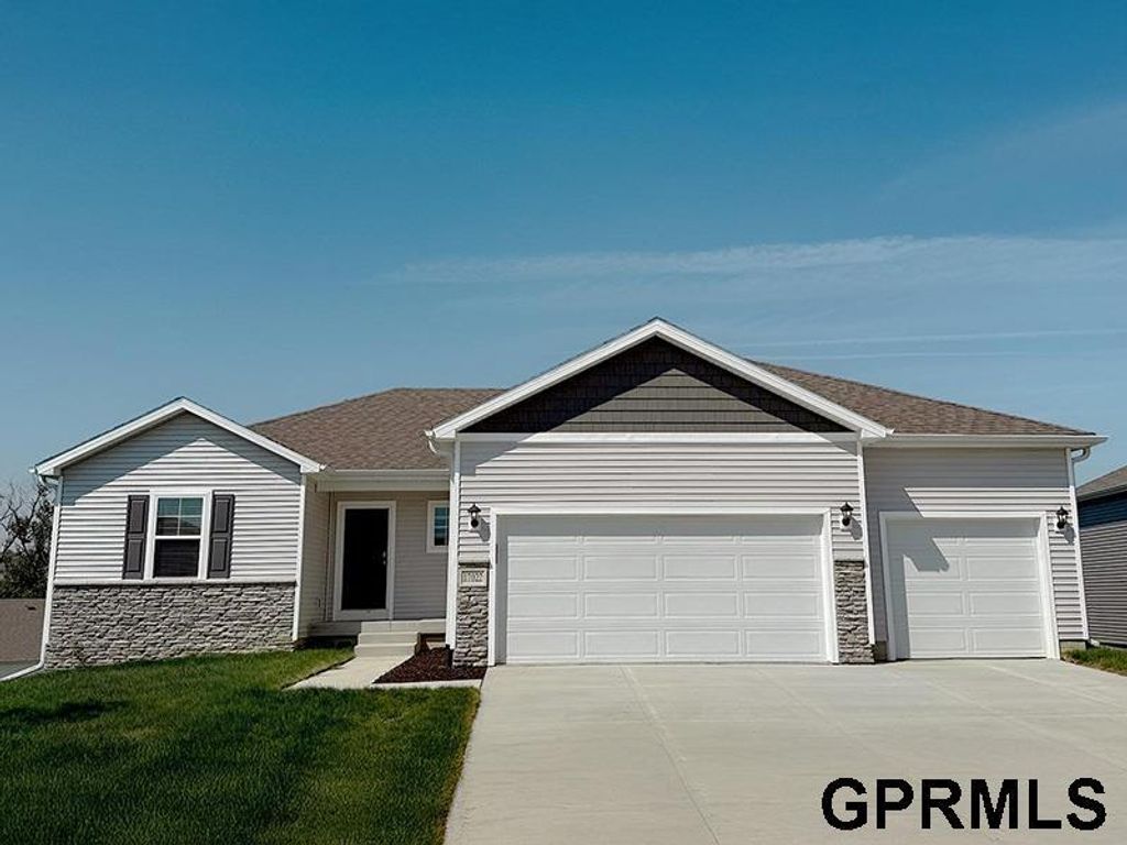 12409 S 205th Avenue, Gretna