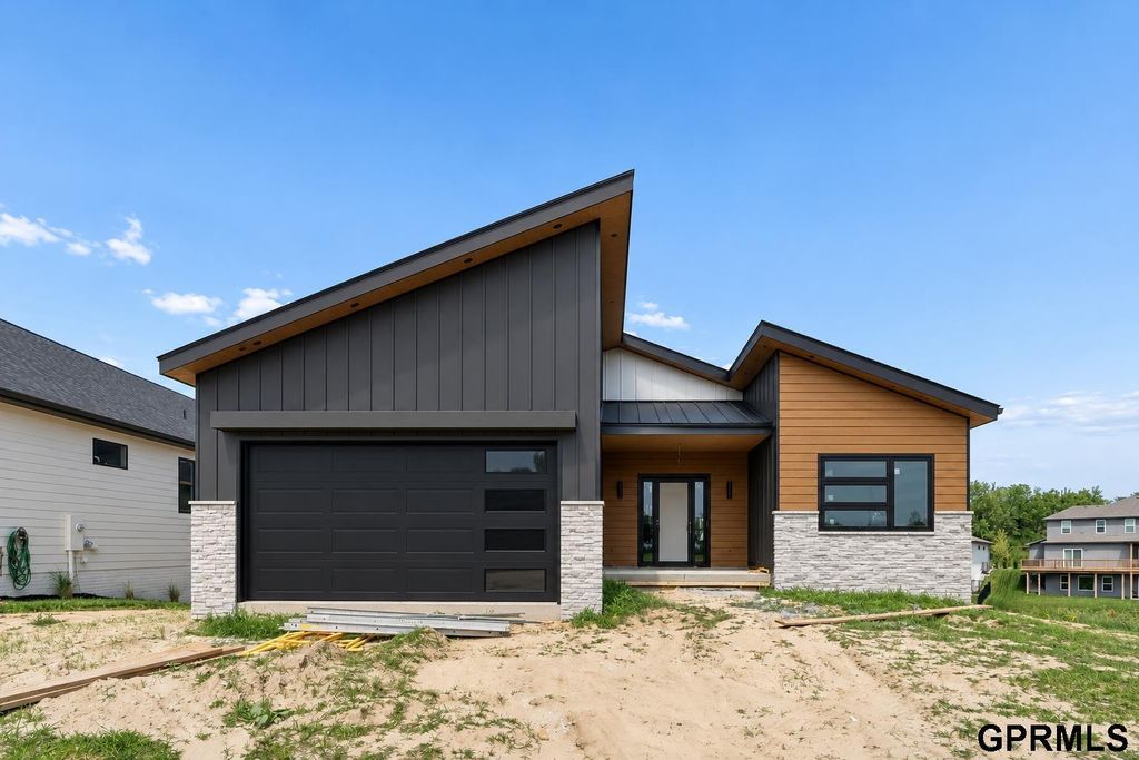 815 Courtyard Court, Ashland