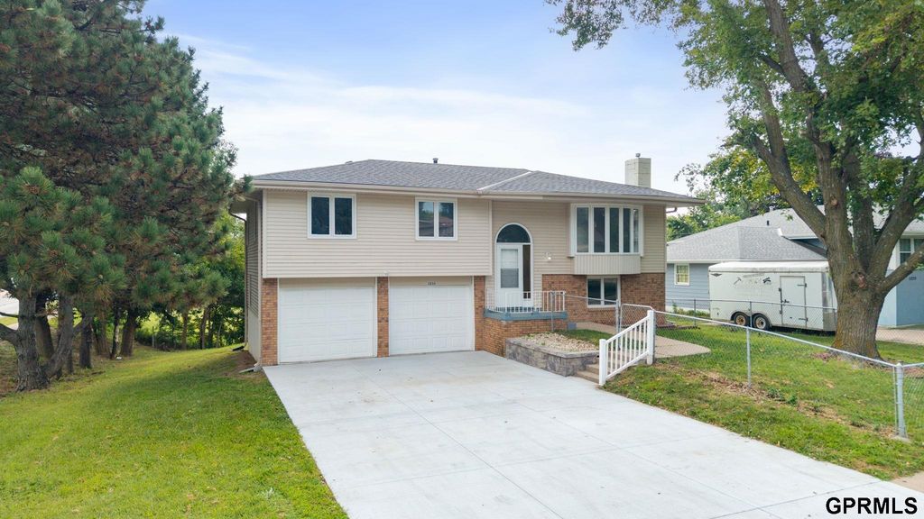 5235 N 96th Street, Omaha