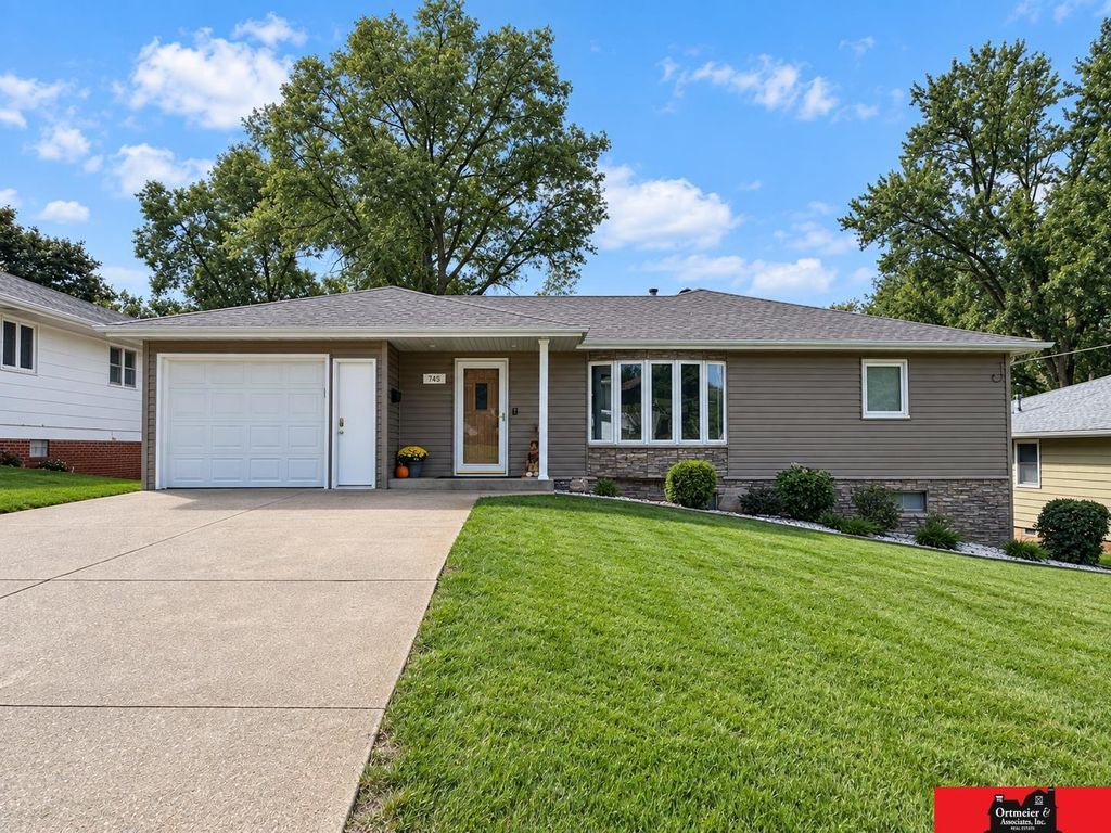 745 E Sheridan Street, West Point