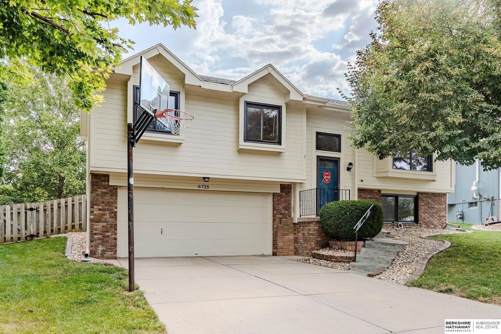 6725 N 108 Avenue, Omaha