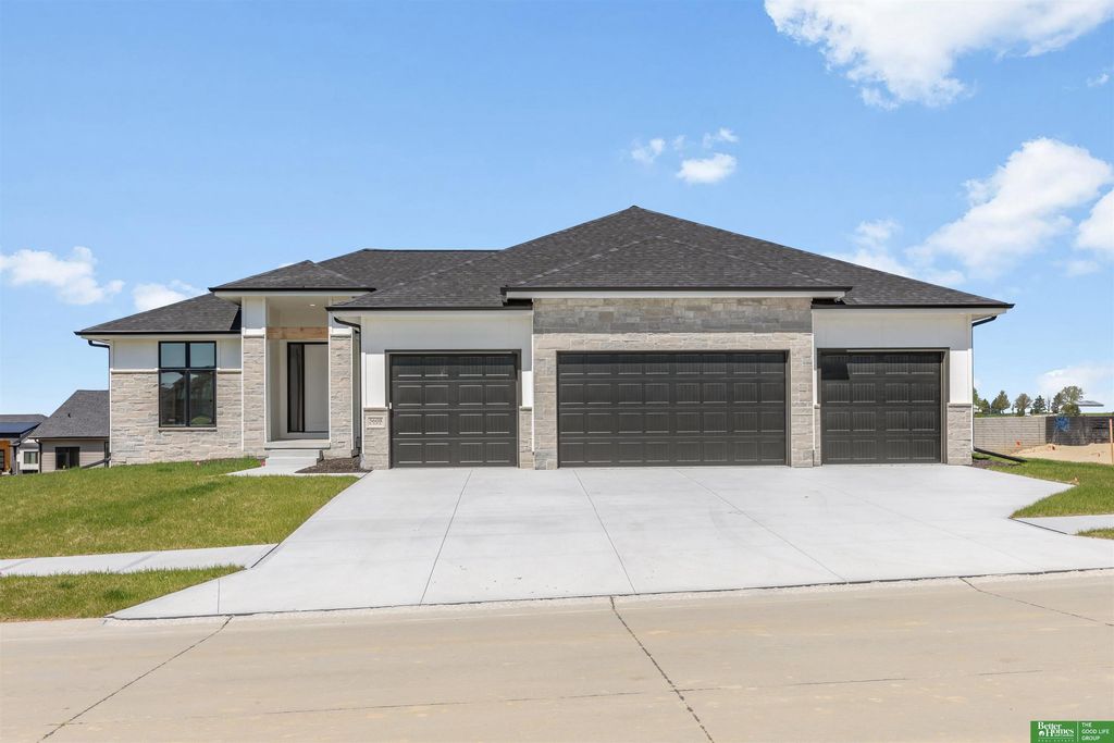 5608 N 213th Street, Elkhorn