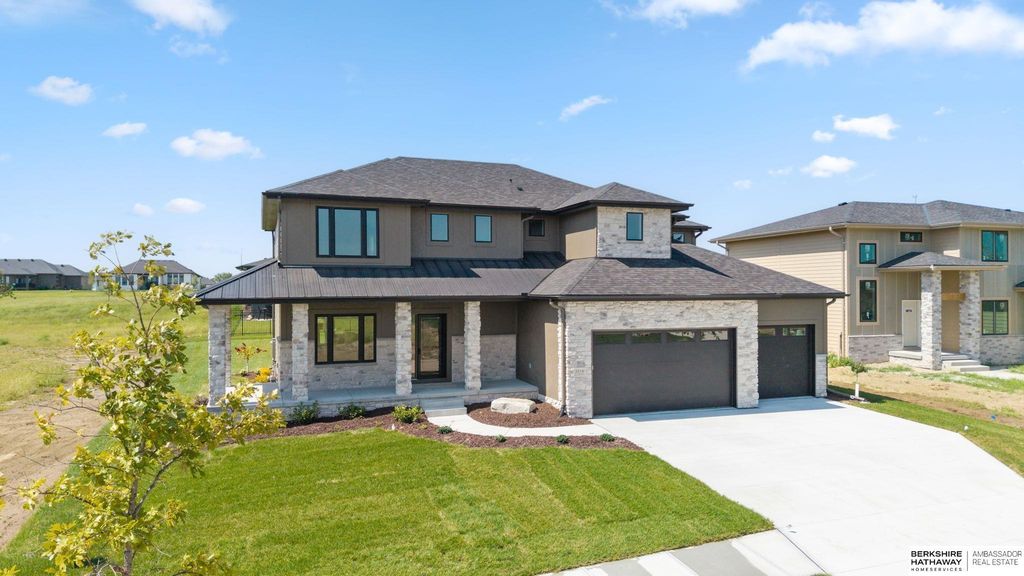 3516 S 218th Avenue, Elkhorn
