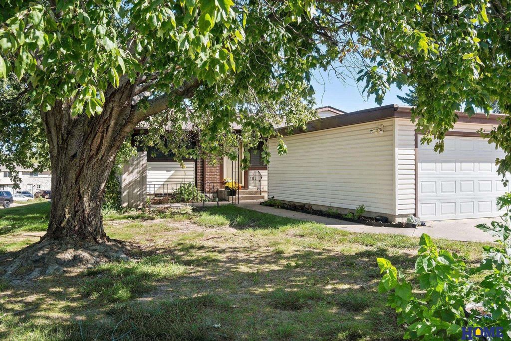2131 Sandstone Road, Lincoln