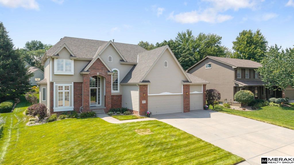 1303 Western Hills Drive, Papillion