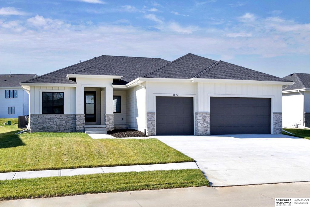 5724 N 208th Street, Elkhorn