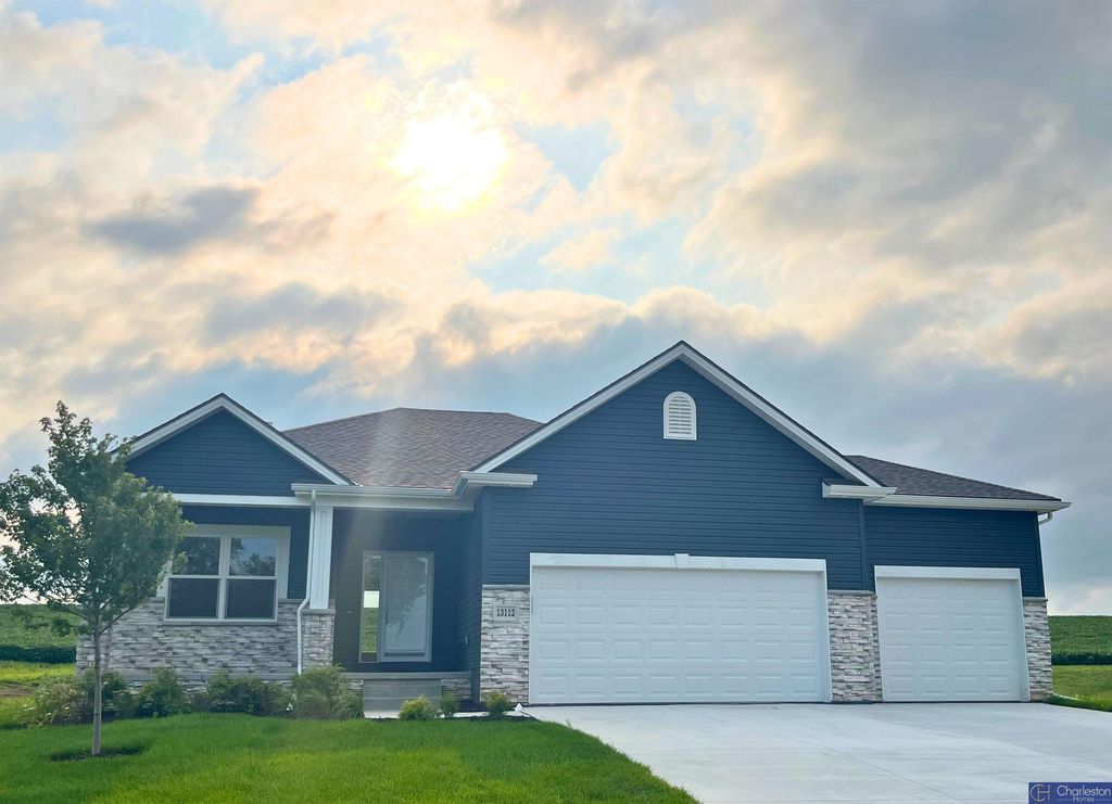 5006 Kestrel Parkway, Elkhorn