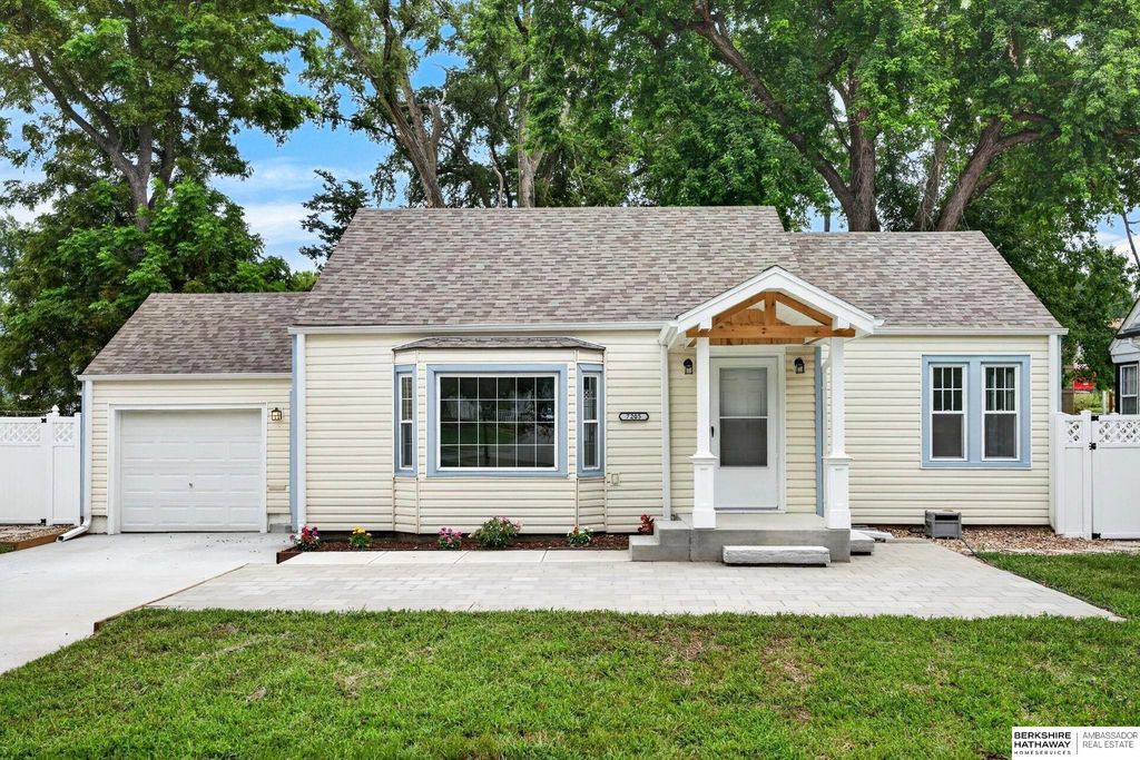 7205 Minne Lusa Boulevard, Omaha