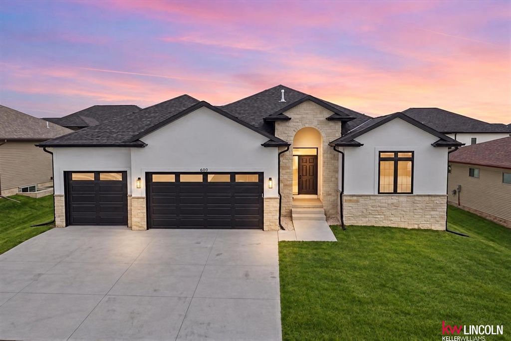 605 N 108 Street, Lincoln