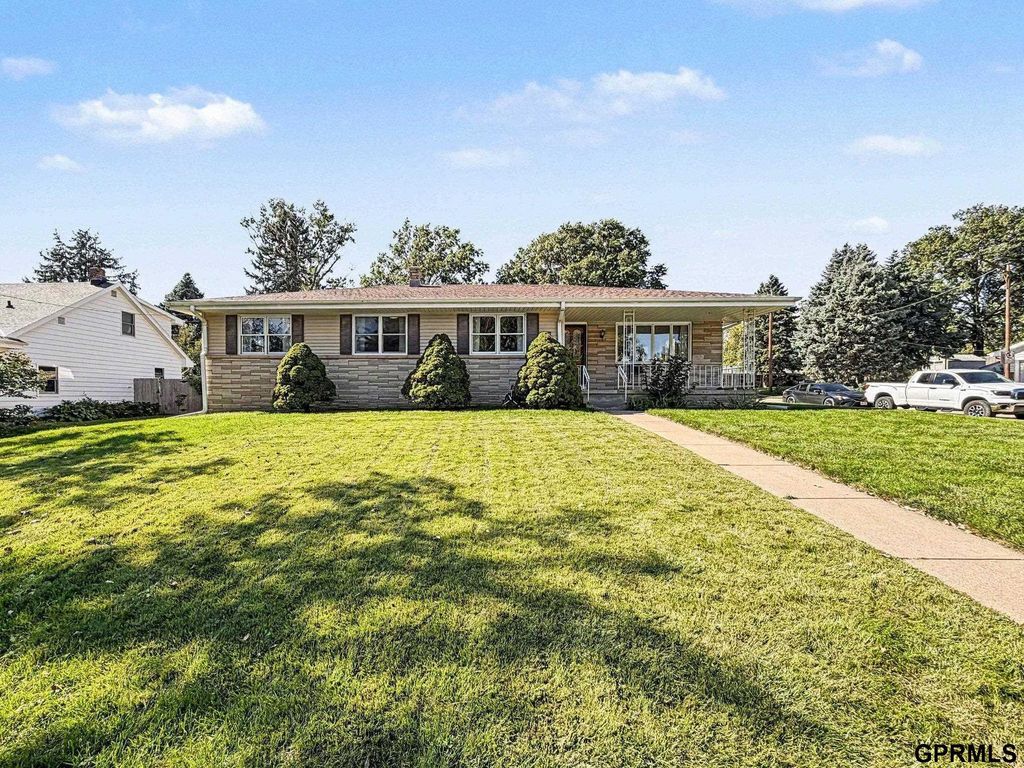 5006 S 128th Street, Omaha
