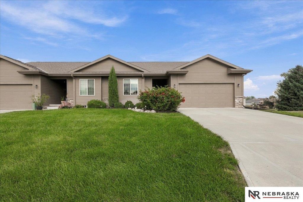 2904 Lakeside Drive, Plattsmouth