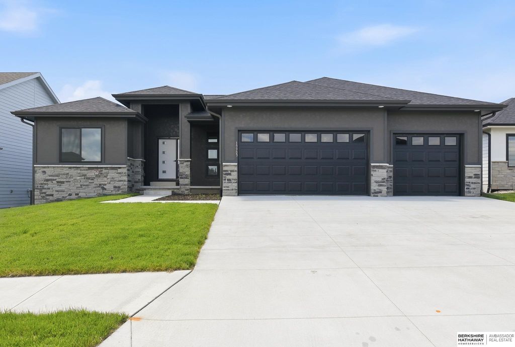 19903 Cottonwood Street, Gretna