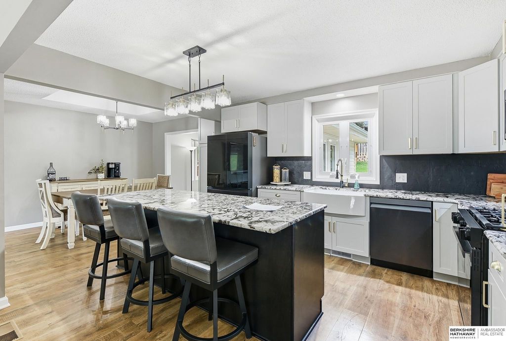 4917 N 106th Street, Omaha