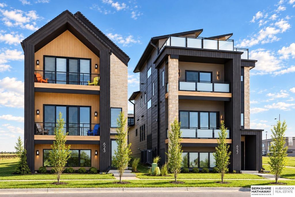 627 S 148 Street, Omaha