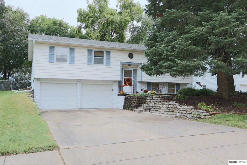 9937 Manderson Street, Omaha