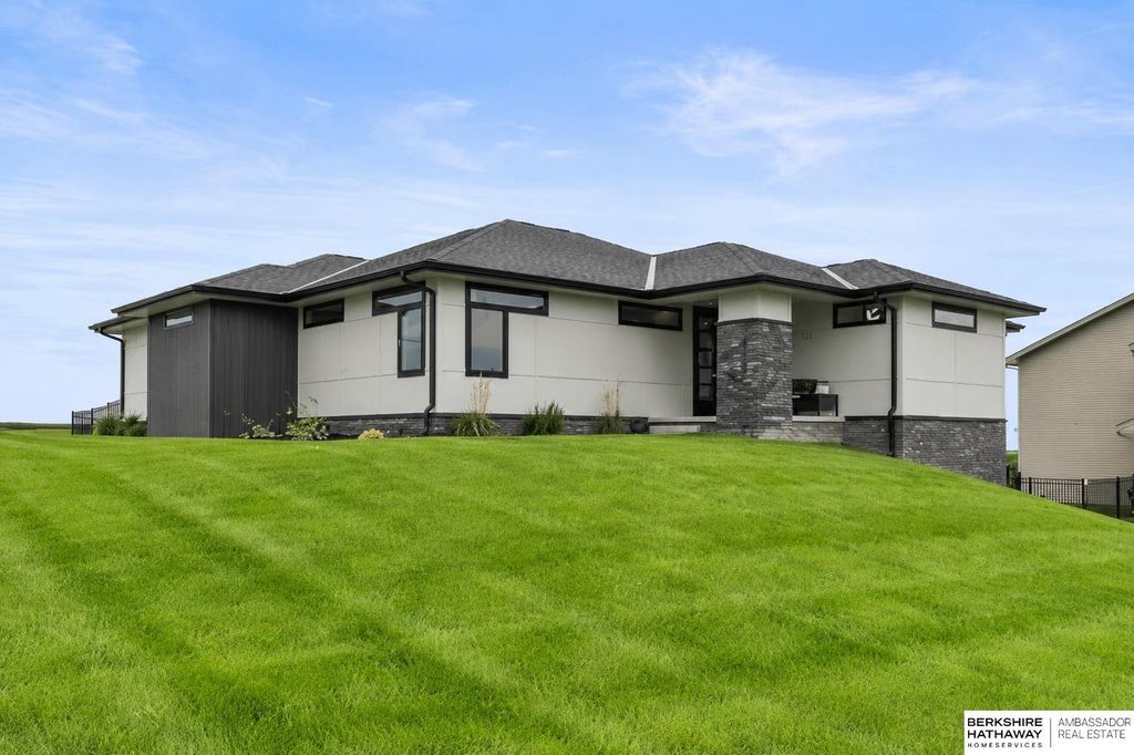 685 N 11th Circle, Springfield