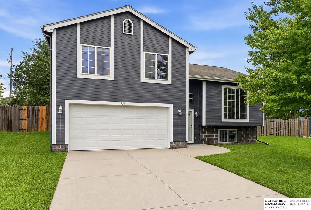 7511 N 73 Circle, Omaha