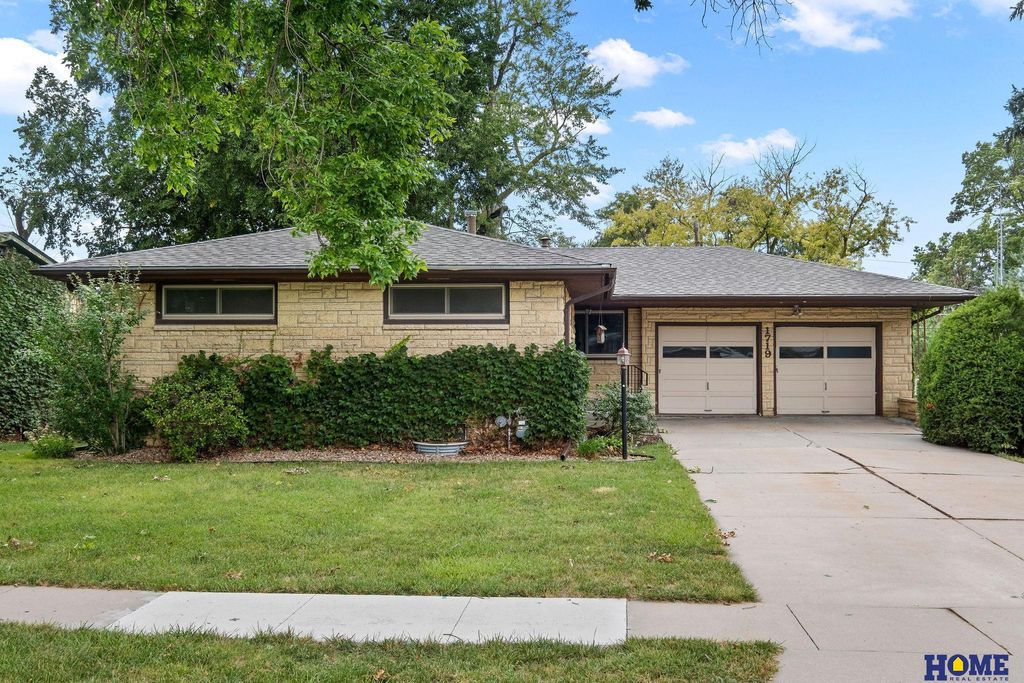1719 E Manor Drive, Lincoln
