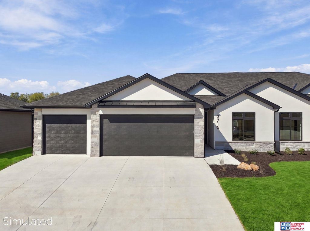 9716 Hillcrest Trail, Lincoln
