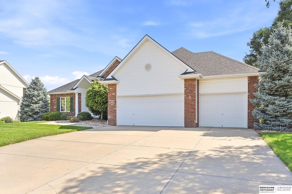 1208 Norton Drive, Papillion