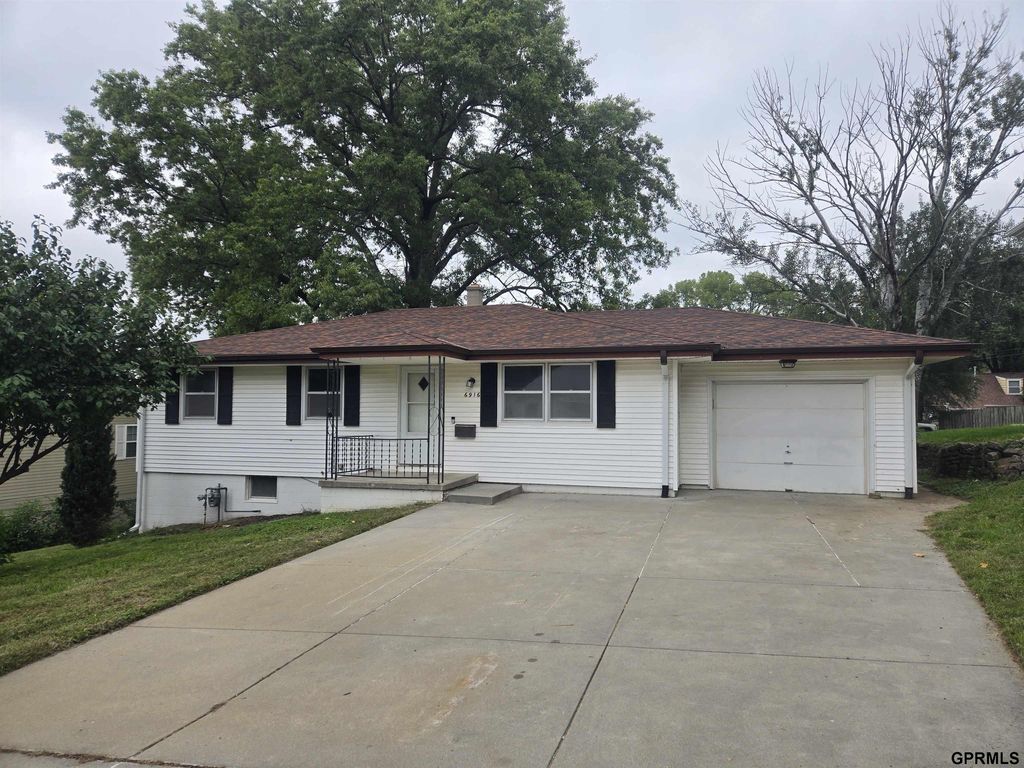 6916 Wirt Street, Omaha