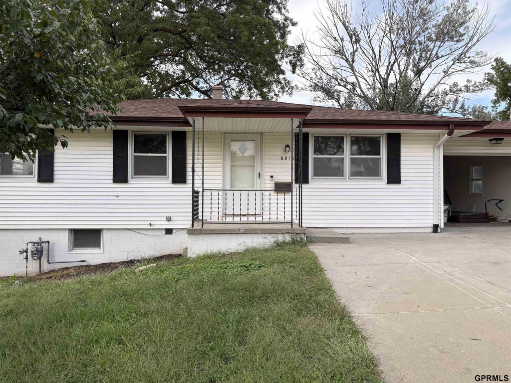 6916 Wirt Street, Omaha