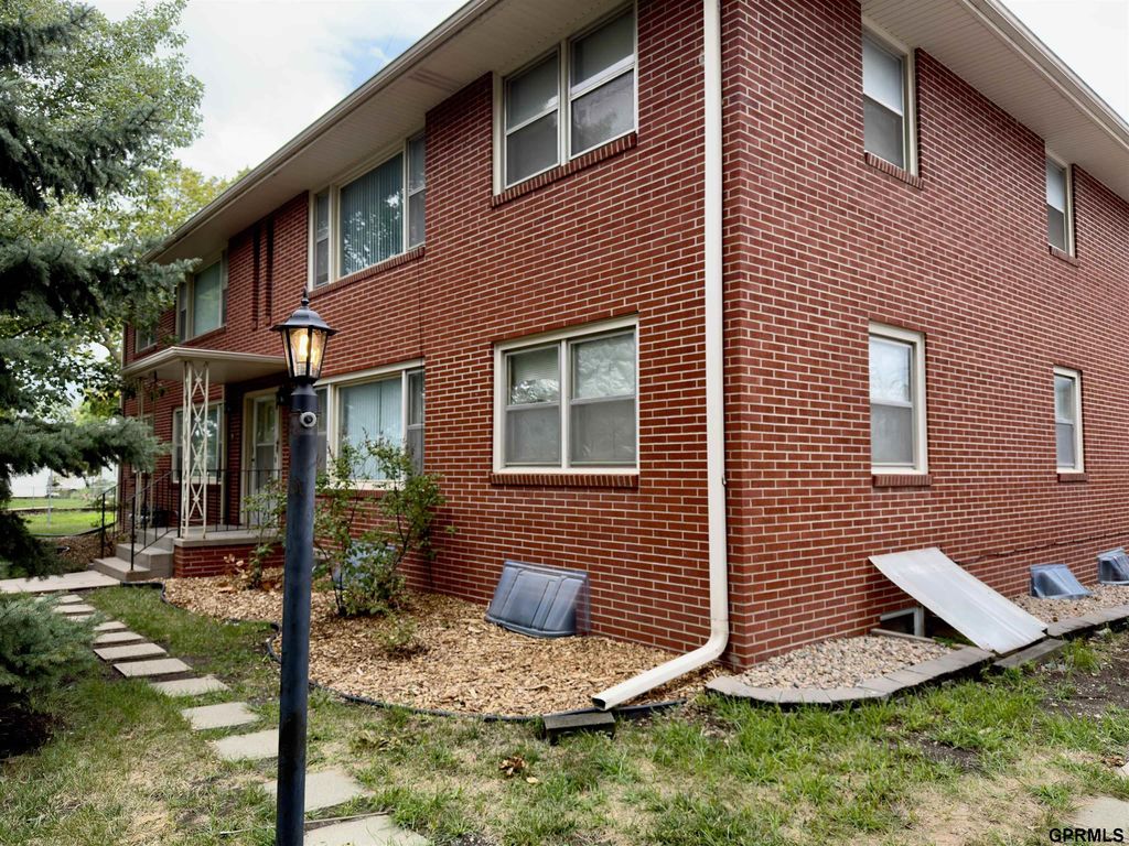 2500 J Street, Lincoln