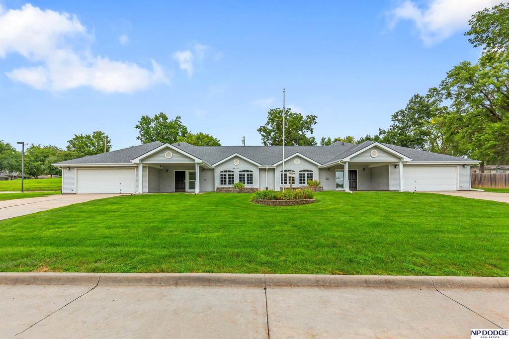 522 E 1st Street, Papillion
