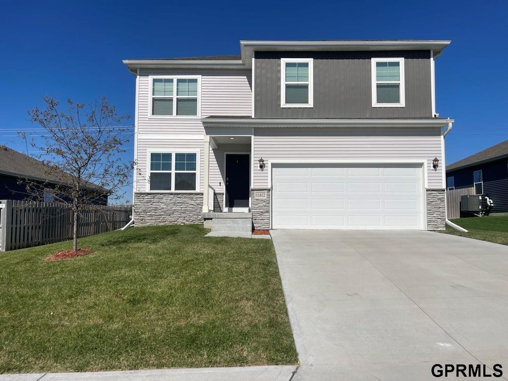 11612 Port Royal Drive, Papillion