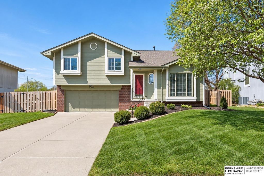 7308 S 155 Avenue, Omaha