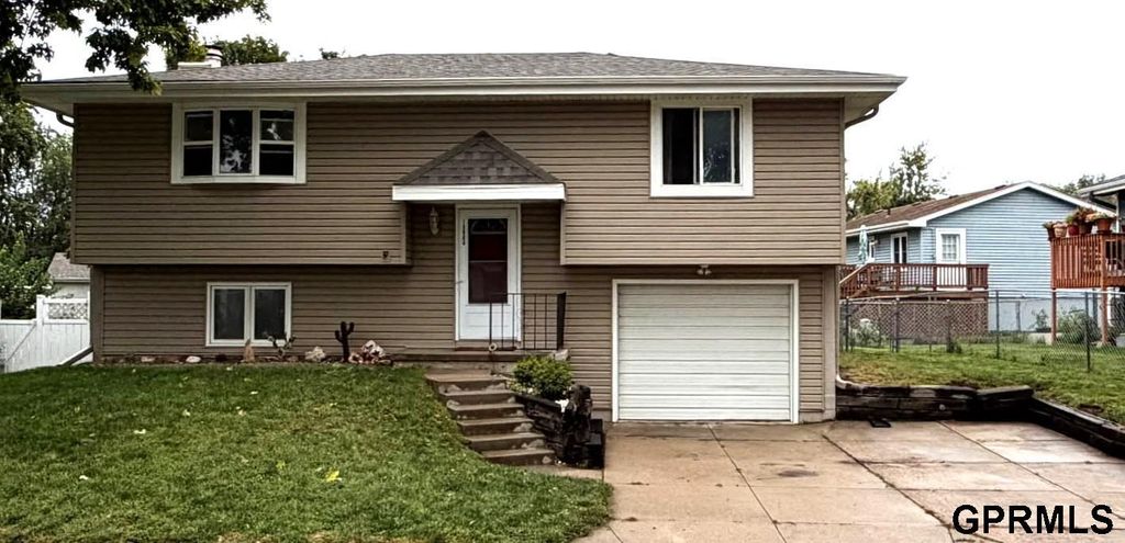 13908 Meadow Ridge Road, Omaha