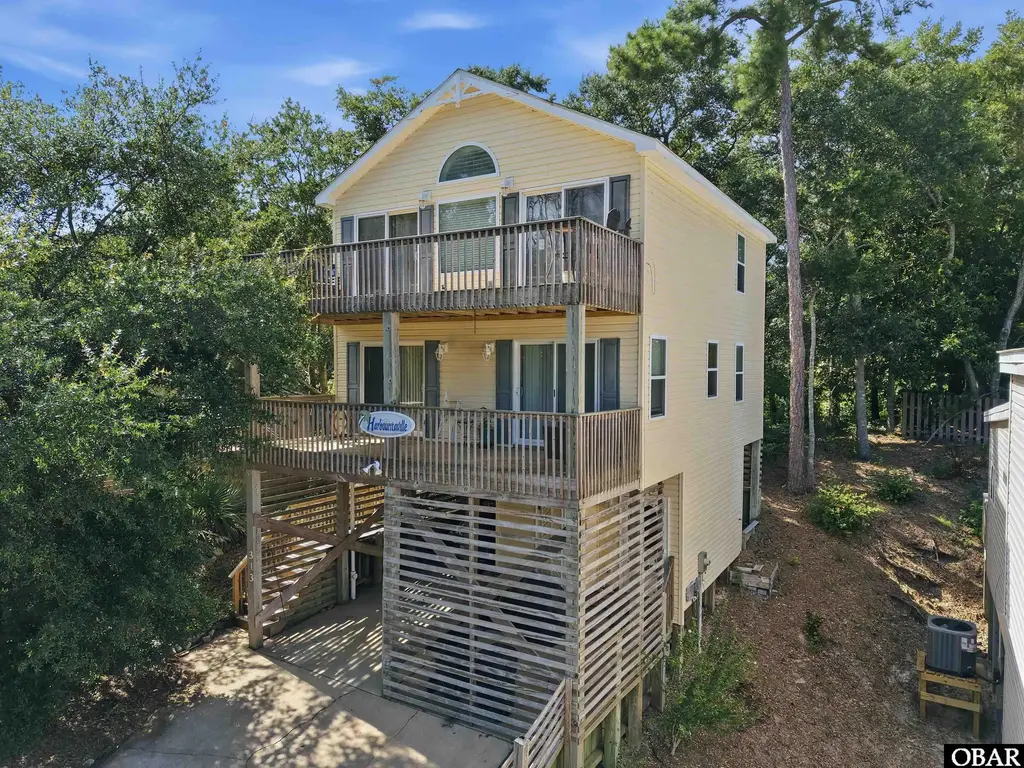 313 Sir Chandler Drive, Kill Devil Hills