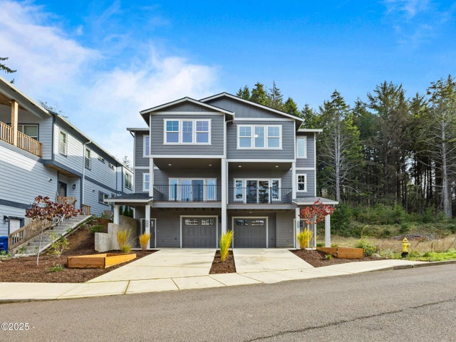 1502 Se Marine Avenue, Lincoln City