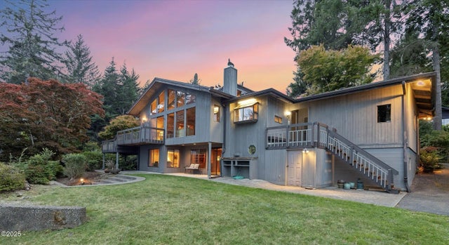 2132 Ne Lake Drive, Lincoln City