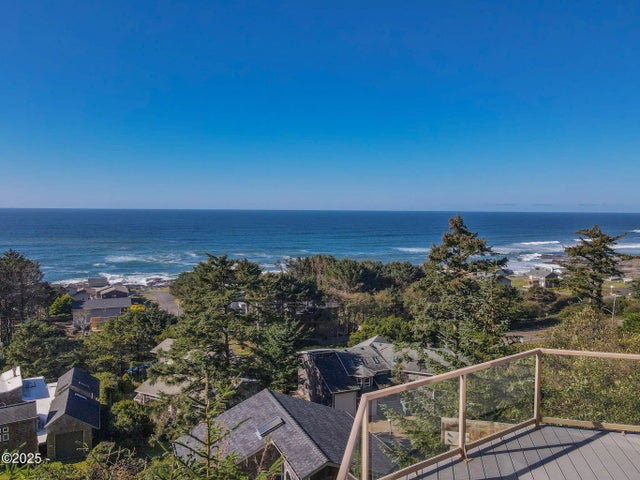 674 Pacific View Drive, Yachats