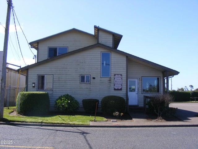 135 Nw 15th Street, Newport