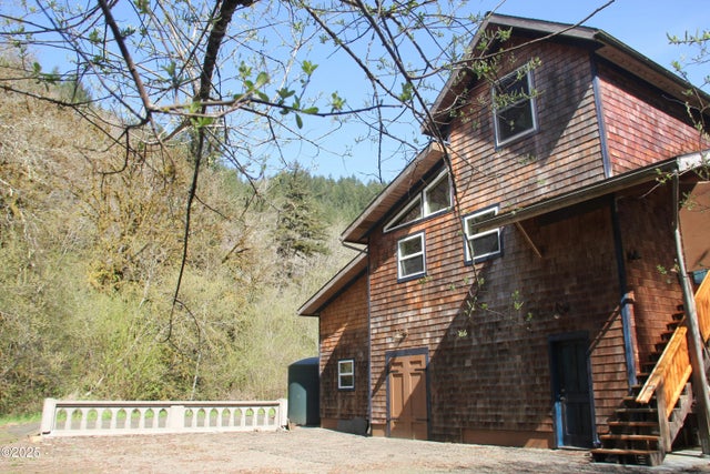 2 E Aldersprings Road, Waldport