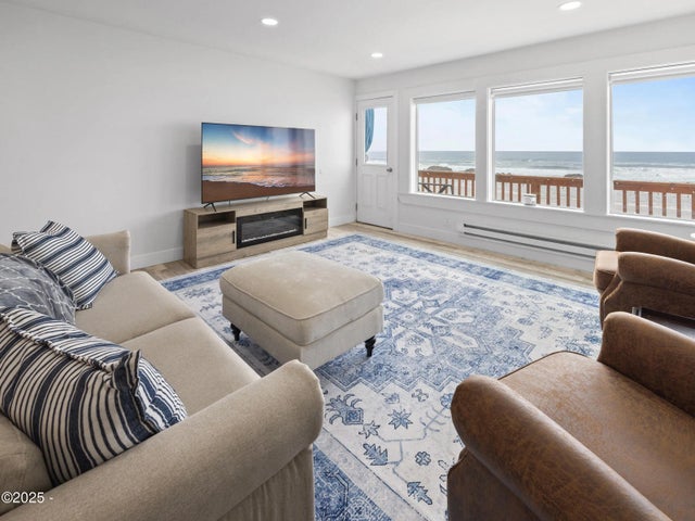 3929 Nw Jetty Avenue, Lincoln City