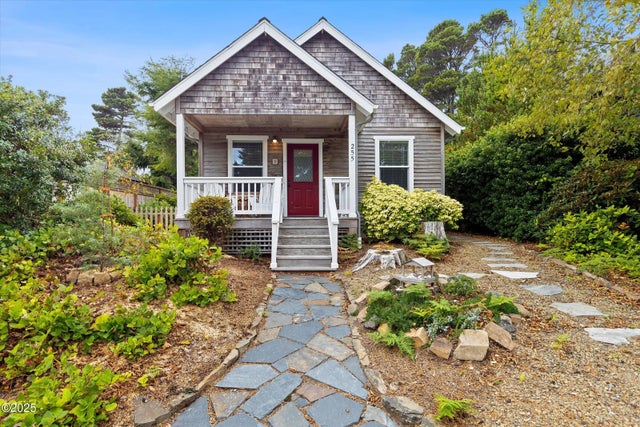 255 Bunchberry Way, Depoe Bay