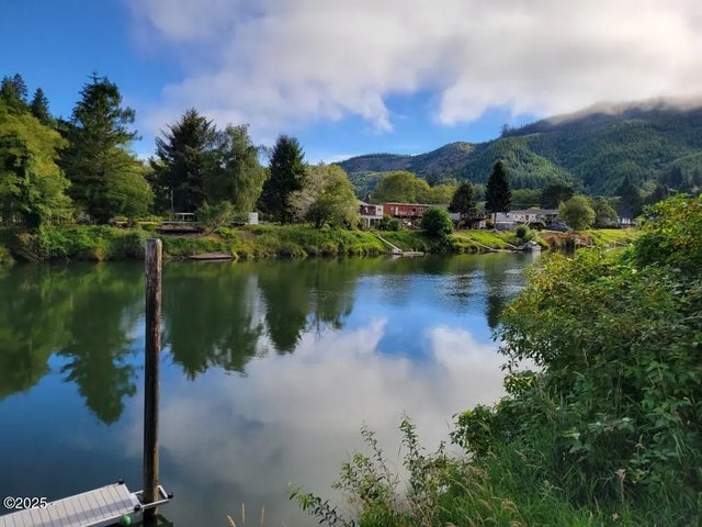 8096 S Siletz River Drive, Lincoln City