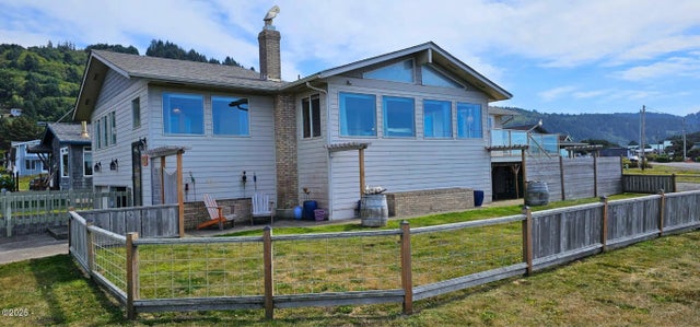 636 Marine Drive, Yachats