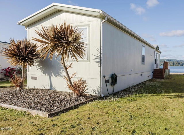 955 Ne Mill Street, Waldport