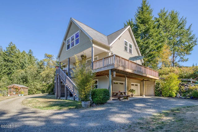 1219 Ne Newport Heights Drive, Newport