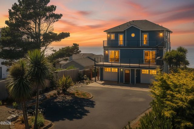 866 Sw 8th Street, Lincoln City
