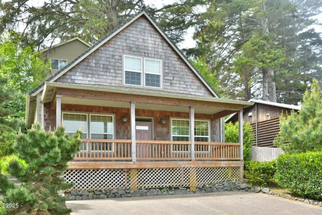 2064 Nw 33rd Street, Lincoln City