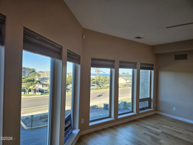 503 Center Way, Yachats