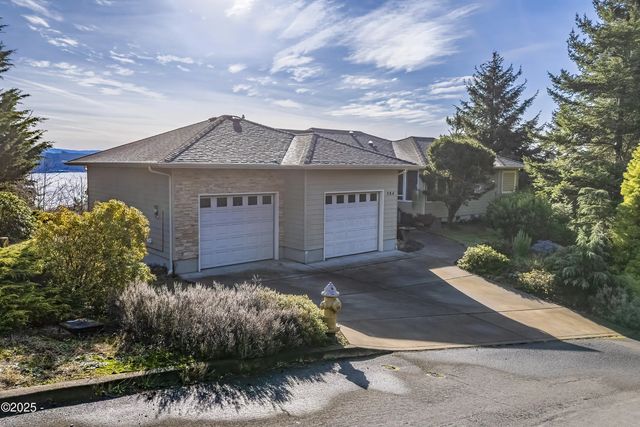 584 Se Running Springs Street, Newport