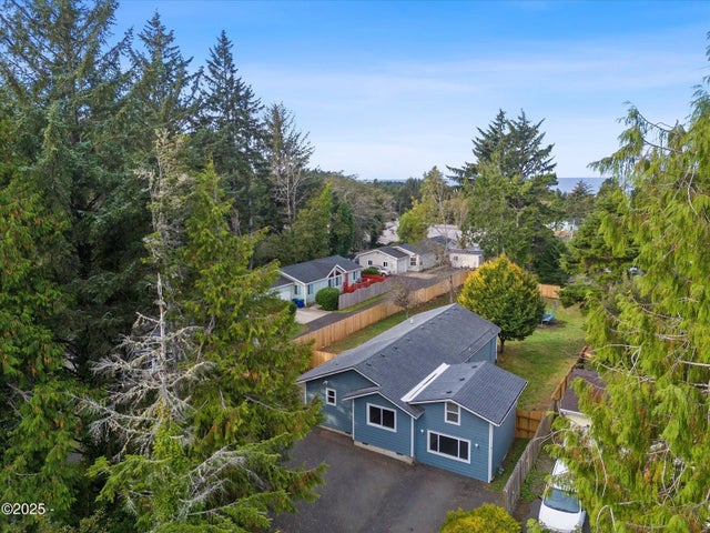 665 Se Indian Trail Ave, Depoe Bay