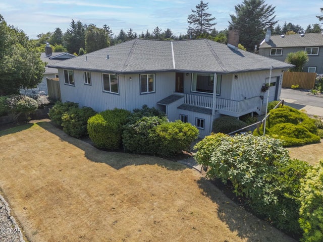 3030 Ne 32nd Drive, Lincoln City